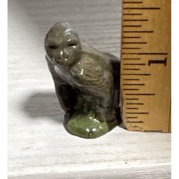 Wade England Ceramic Animal Gorilla Figurine Whimsies Red Rose Tea Gray - Picture 6 of 6